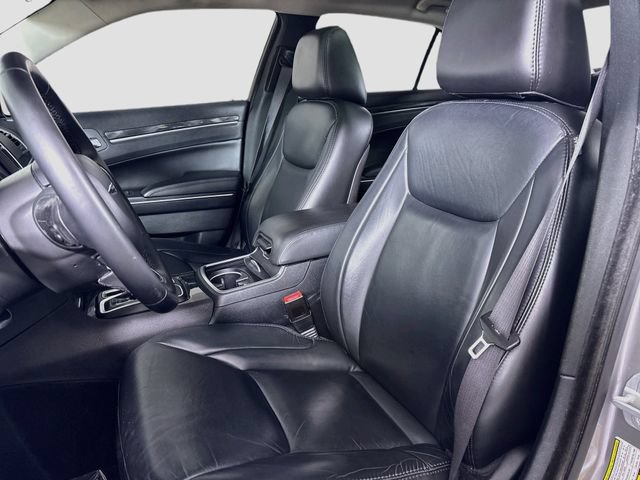 Used 2017 Chrysler 300 Touring w/ Value Package RWD image 22