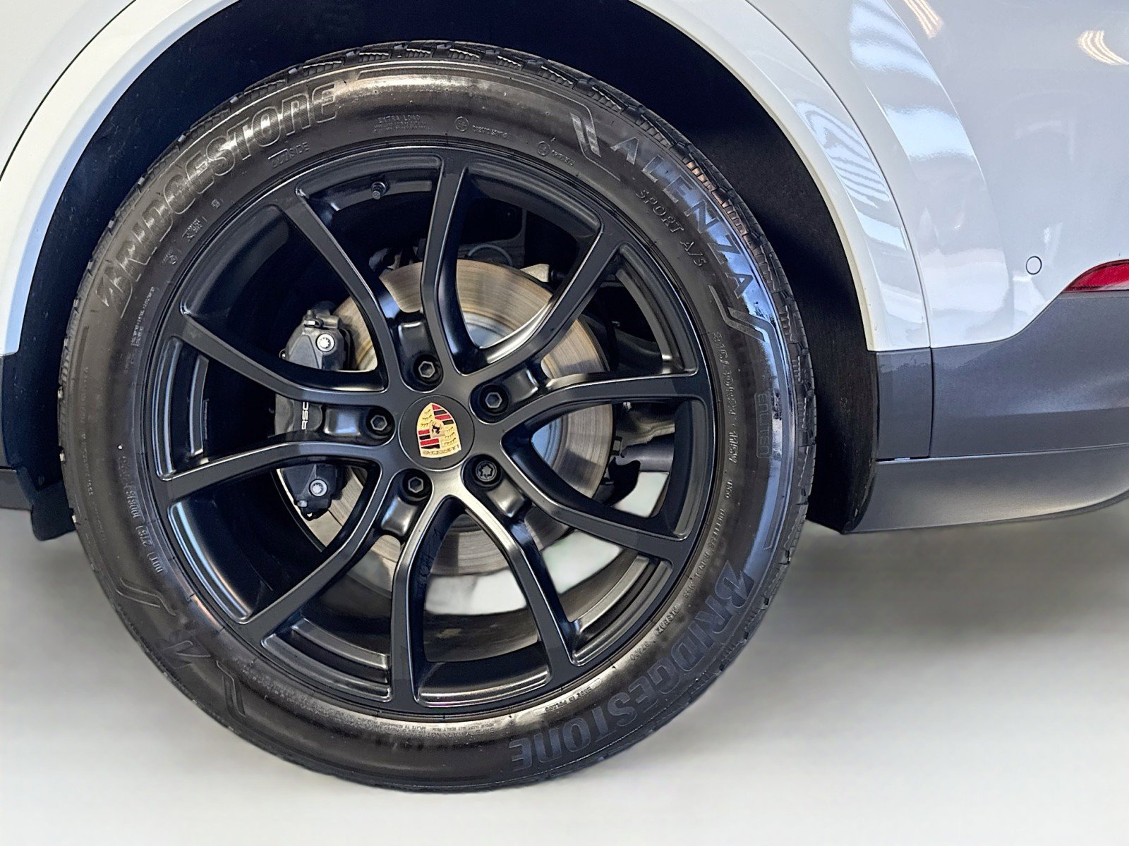 Certified 2025 Porsche Cayenne Coupe AWD/4WD image 25