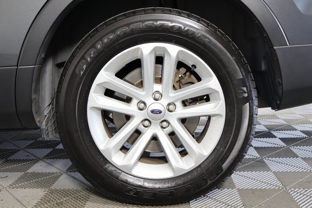 Used 2017 Ford Explorer XLT w/ Equipment Group 202A image 16