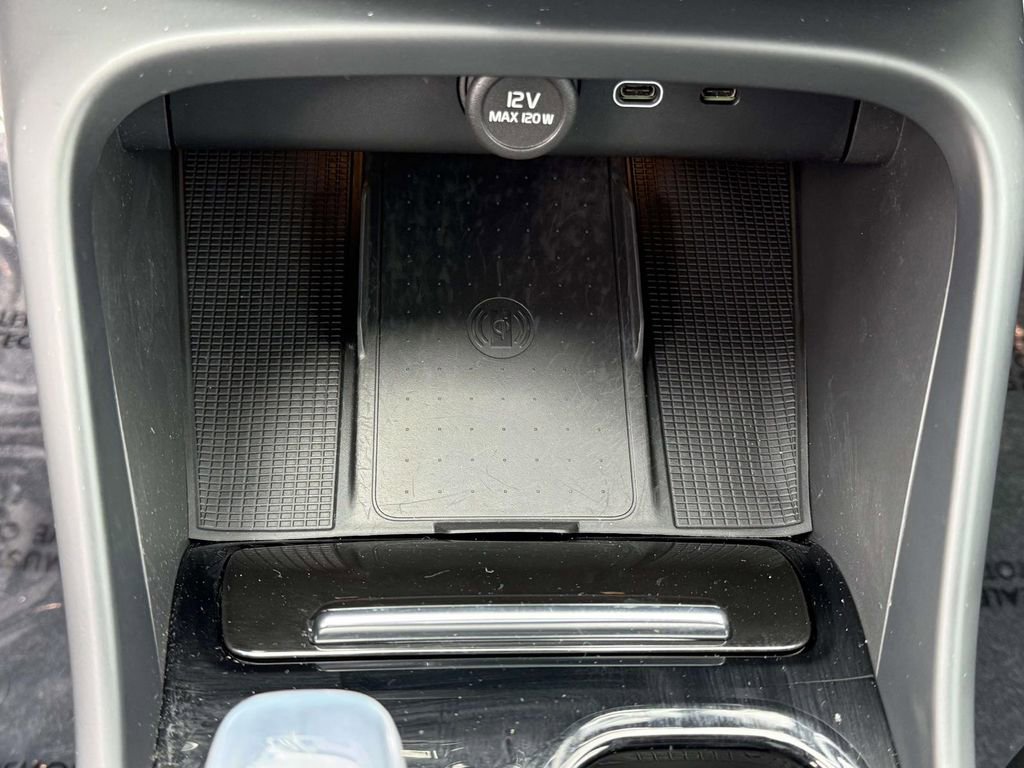 Used 2023 Volvo XC40 B5 Ultimate w/ Protection Package Premier image 24