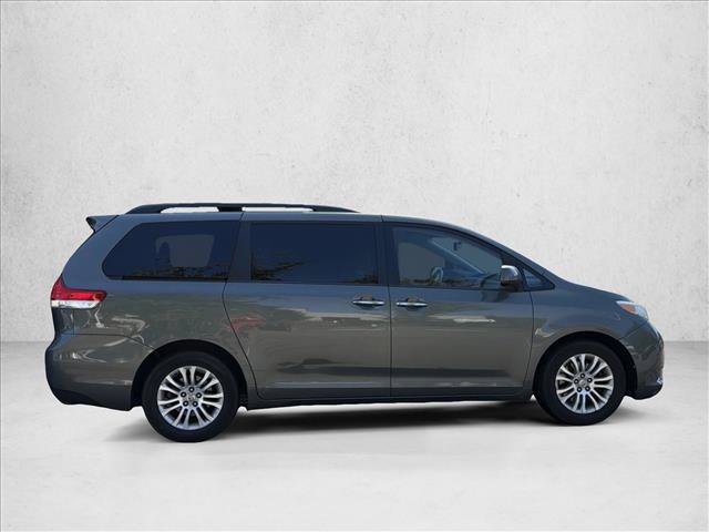 Used 2011 Toyota Sienna XLE w/ Premium Pkg FWD image 4