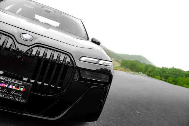 Used 2023 BMW 760i xDrive w/ Luxury Rear Seating Package AWD/4WD image 14