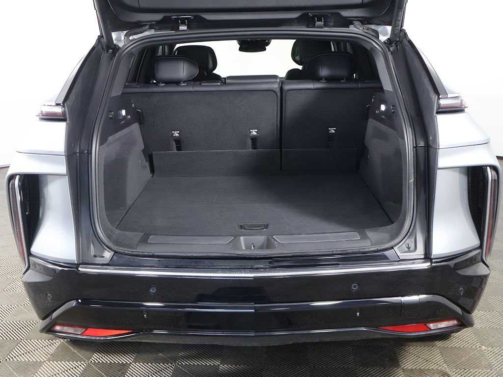 Used 2024 Cadillac Lyriq Luxury RWD image 24