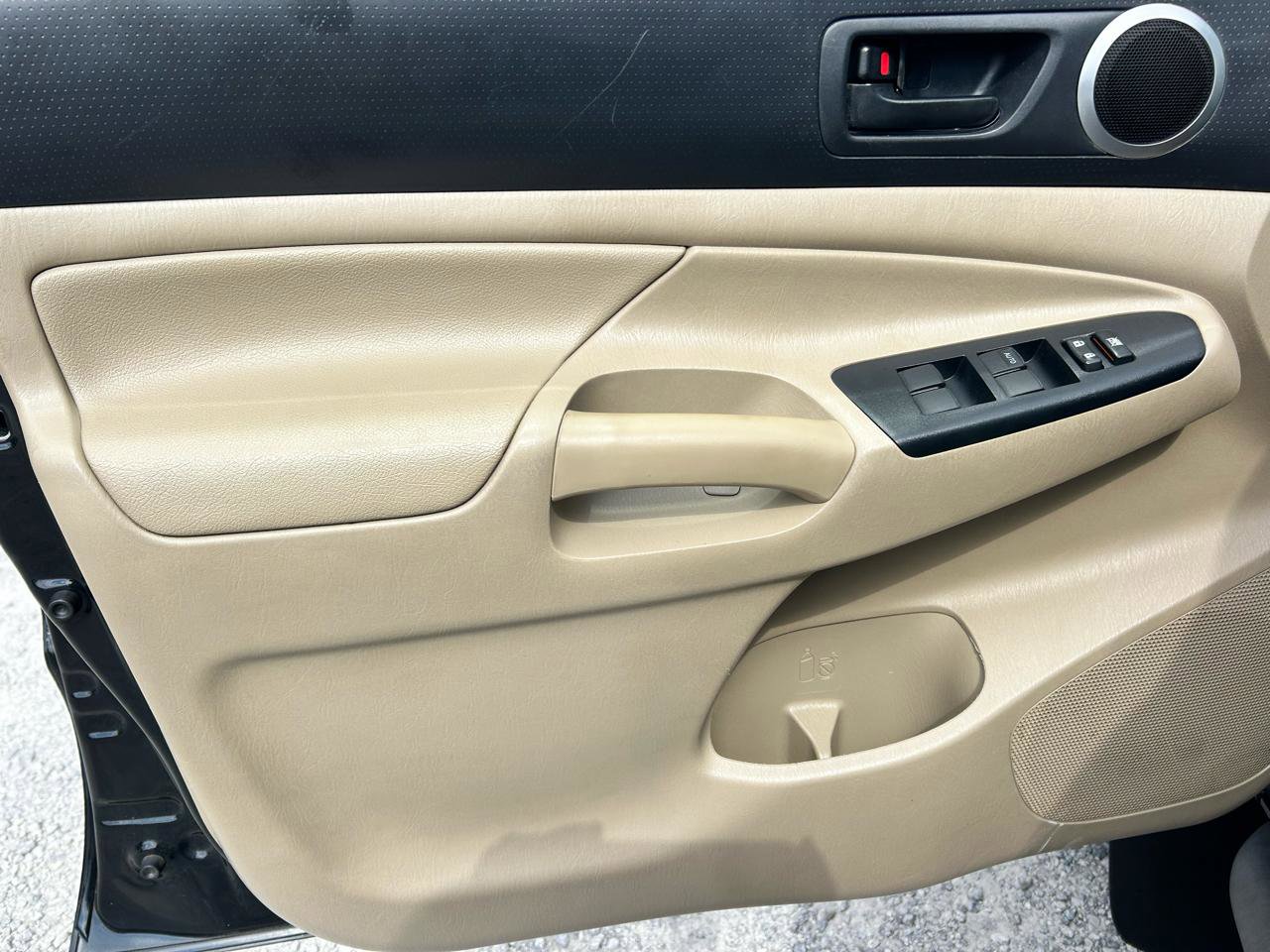 Used 2014 Toyota Tacoma PreRunner w/ SR5 Package RWD image 8