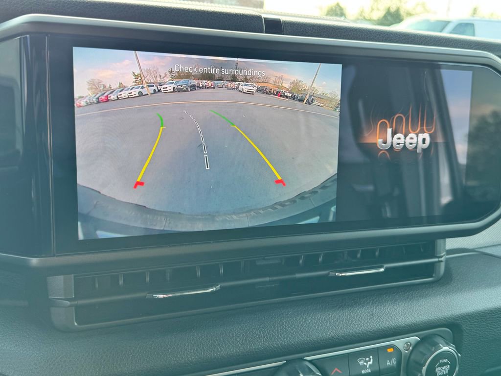 Used 2024 Jeep Wrangler Willys AWD/4WD image 31