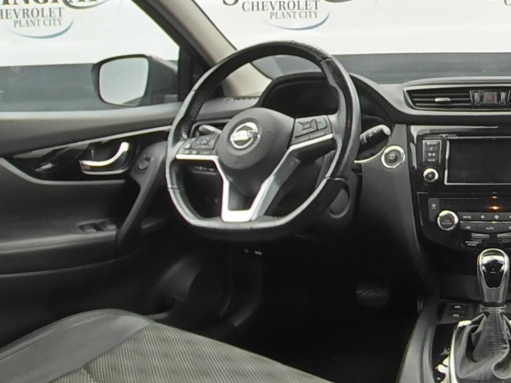 Used 2022 Nissan Rogue Sport SV w/ Technology Package FWD image 16