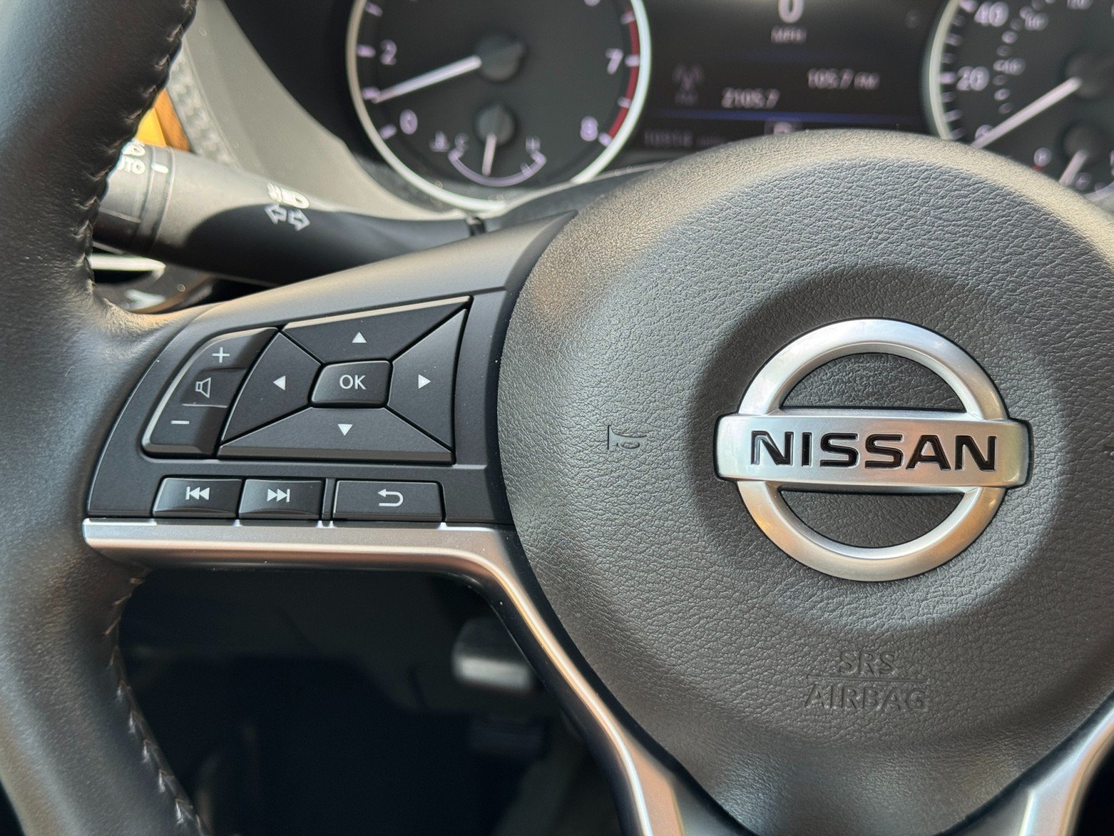 Used 2023 Nissan Sentra SV w/ SV Premium Package FWD image 20