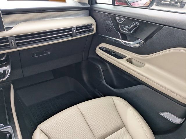 Used 2025 Lincoln Corsair FWD w/ Equipment Group 101A image 17