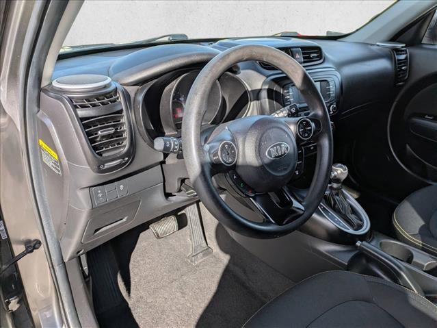 Used 2016 Kia Soul + image 10