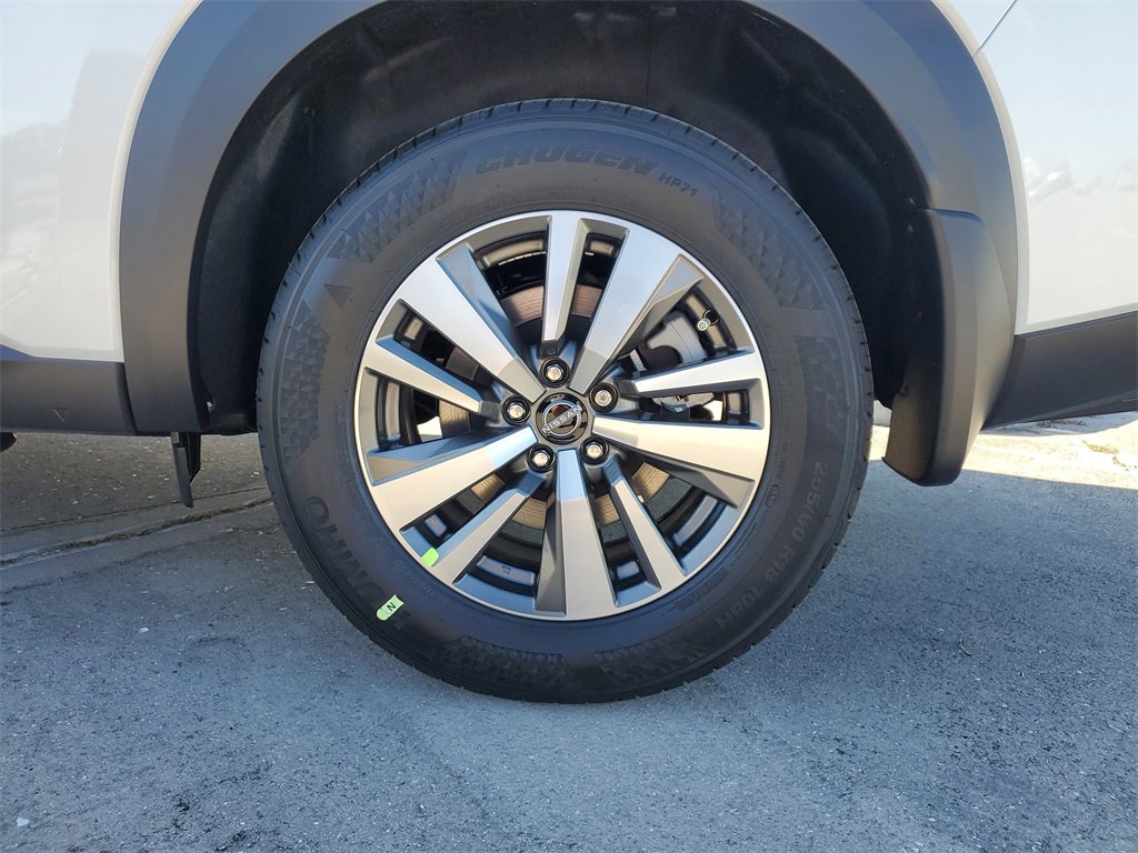 New 2025 Nissan Pathfinder SL image 5