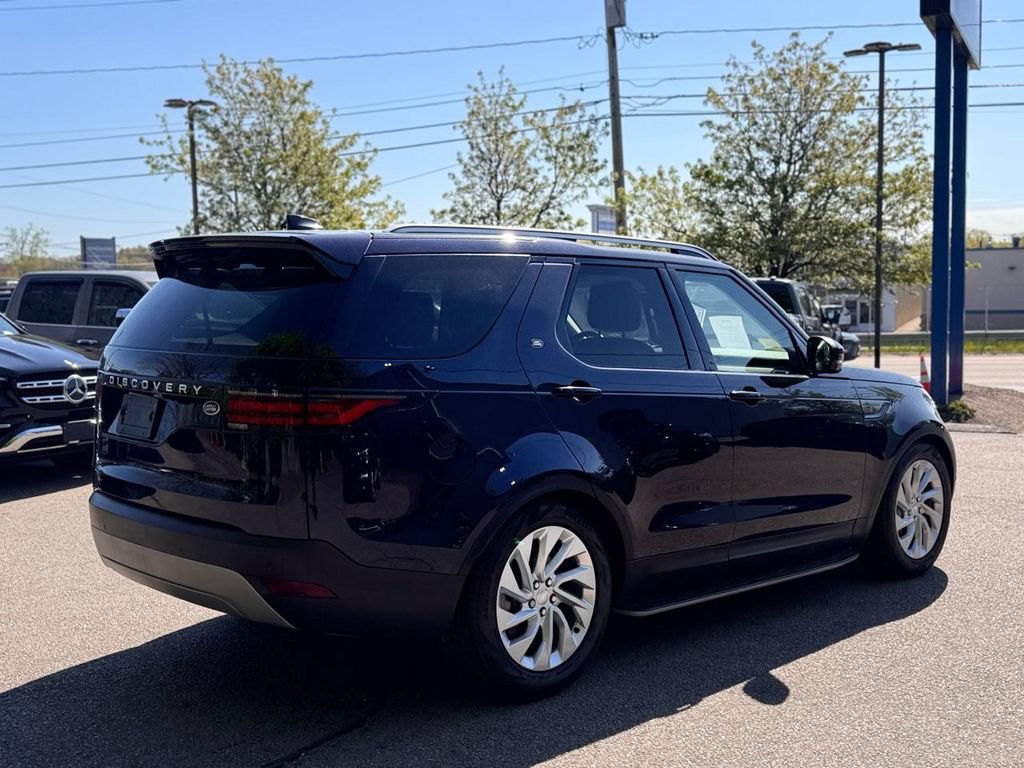 Used 2022 Land Rover Discovery S AWD/4WD image 6