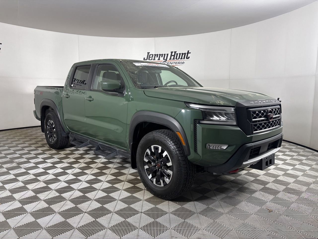 Used 2024 Nissan Frontier PRO-4X w/ Technology Package AWD/4WD image 4