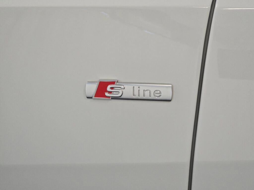 Used 2021 Audi Q8 Prestige w/ Prestige Package image 35