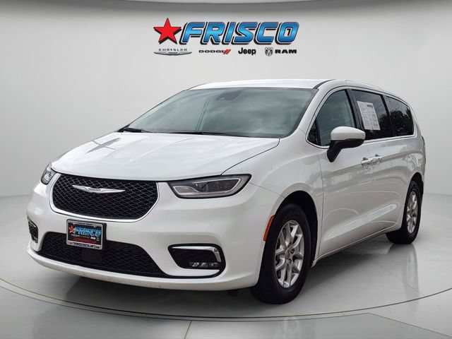 Used 2023 Chrysler Pacifica Touring-L FWD image 3