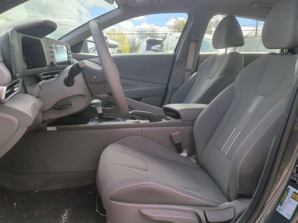 Certified 2025 Hyundai Elantra Sport FWD image 20