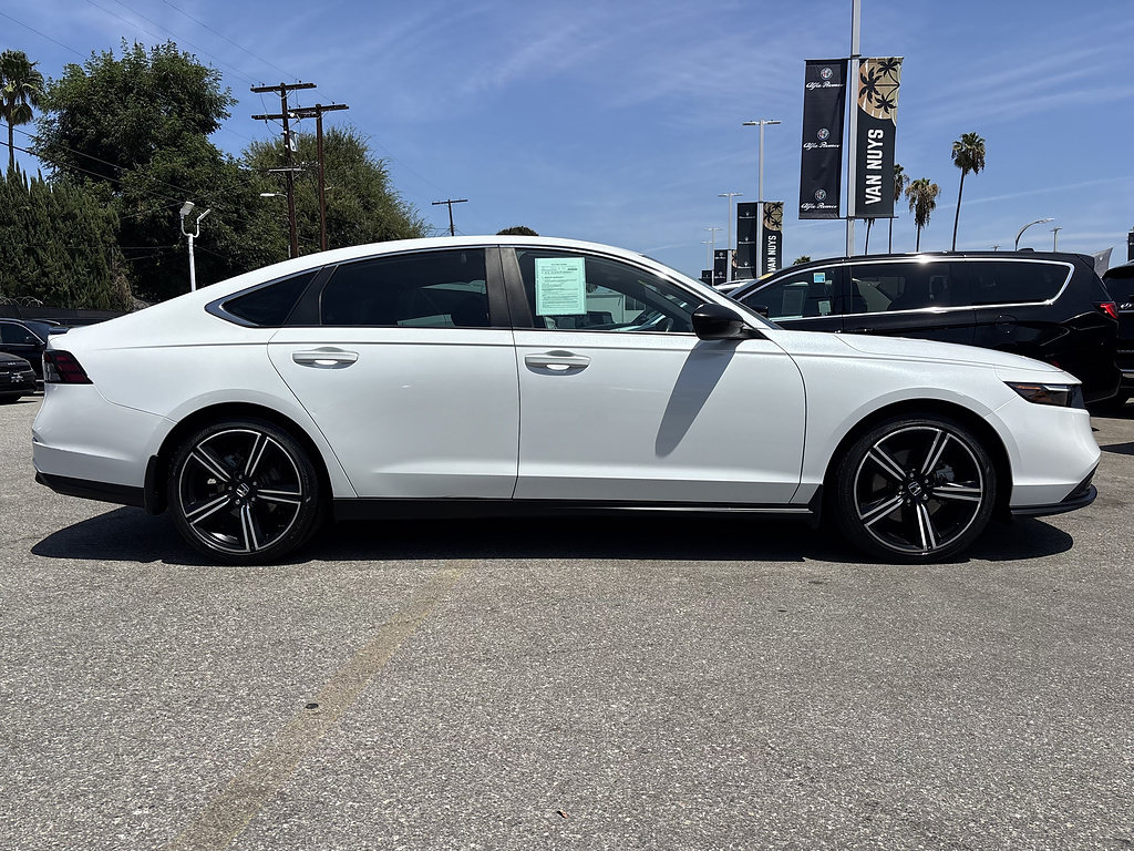 Used 2023 Honda Accord Sport image 2