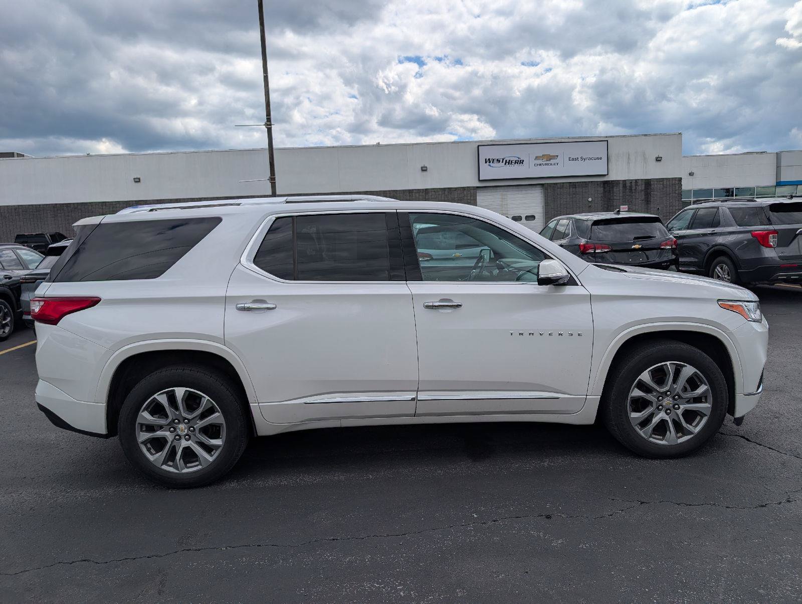 Used 2020 Chevrolet Traverse Premier AWD/4WD image 8