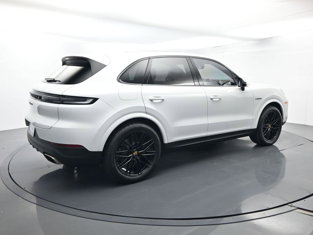 Certified 2024 Porsche Cayenne AWD/4WD image 15