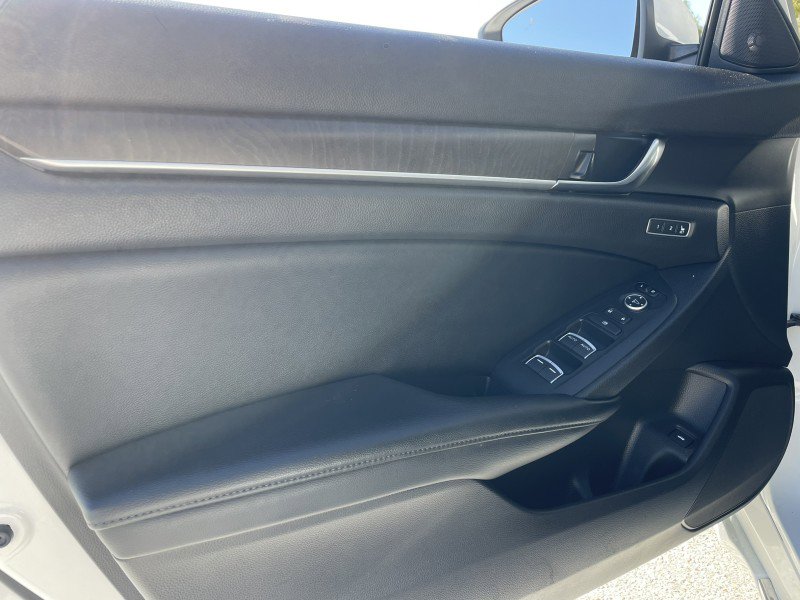 Used 2018 Honda Accord Touring image 28