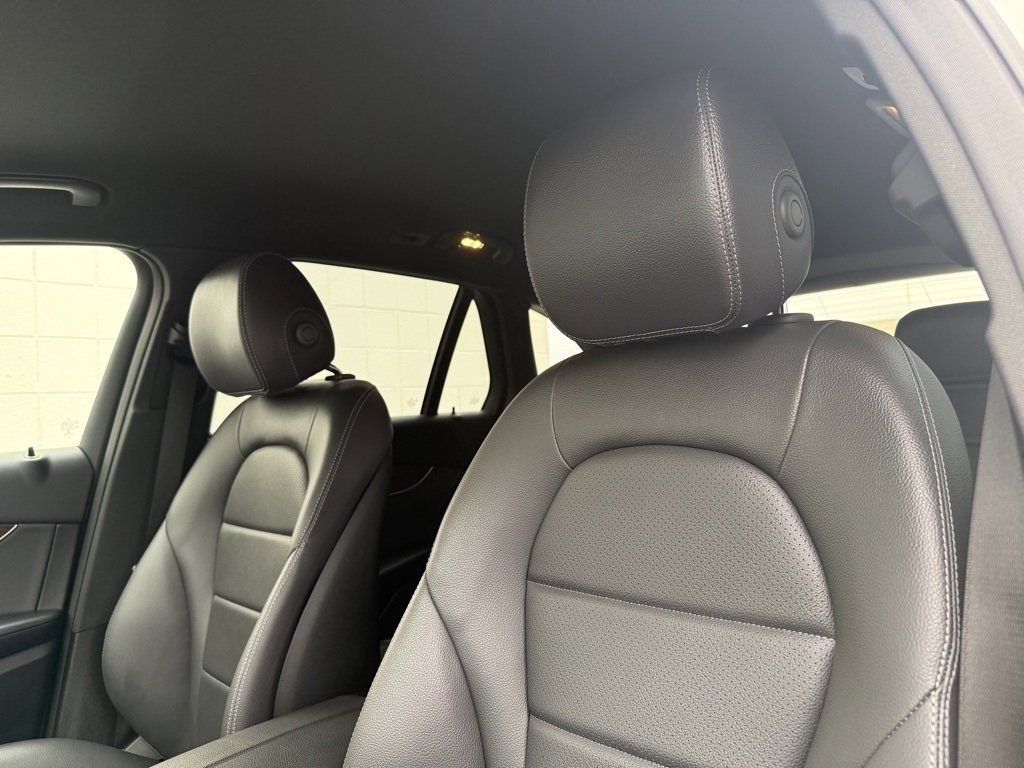 Used 2021 Mercedes-Benz GLC 300 4MATIC image 5