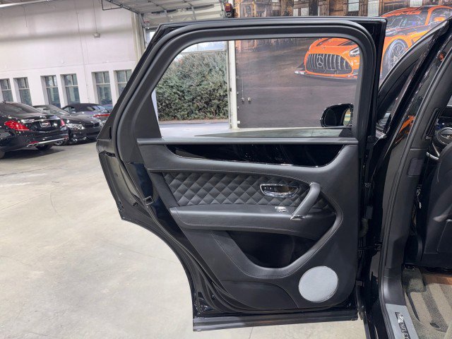 Used 2017 Bentley Bentayga image 55