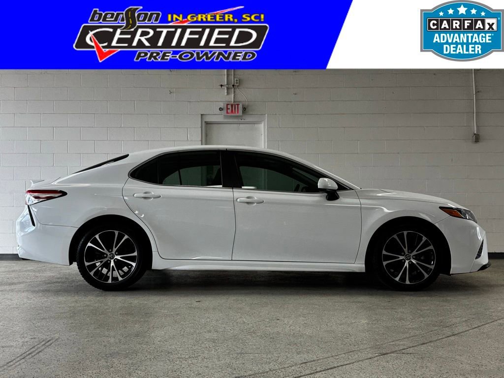 Used 2020 Toyota Camry SE image 1