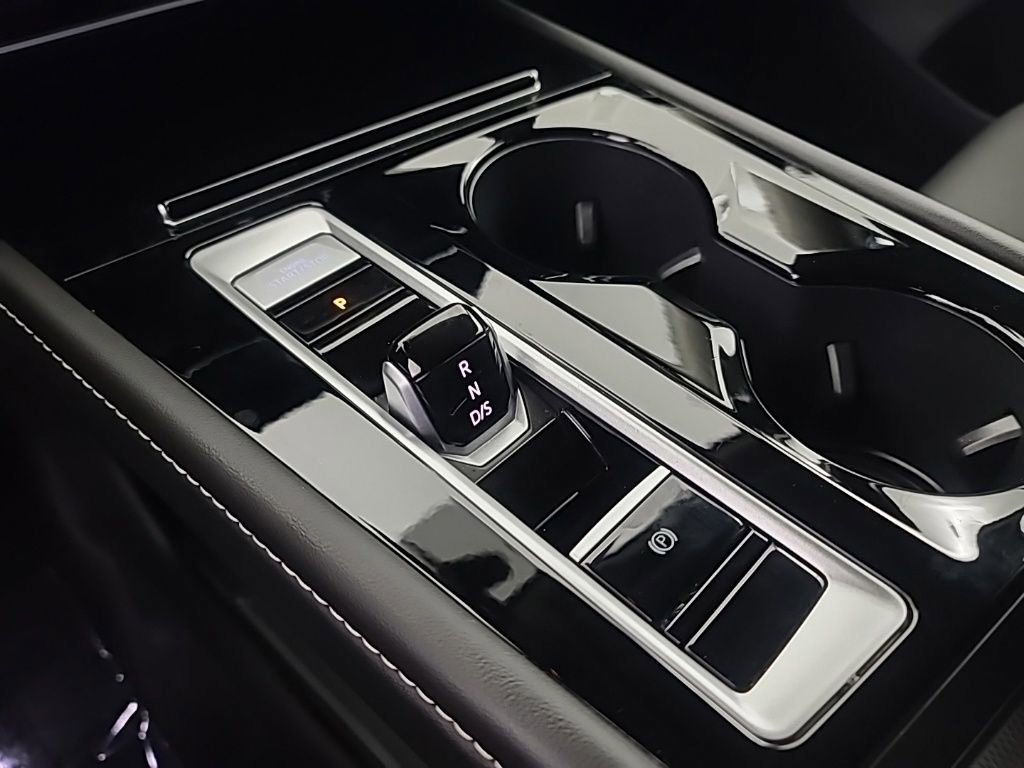 Used 2025 Volkswagen Atlas SE image 37