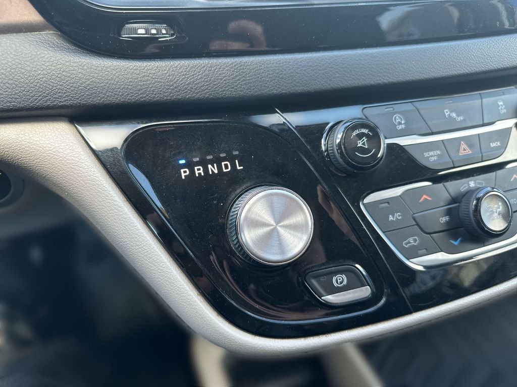 Used 2017 Chrysler Pacifica Touring-L FWD image 20