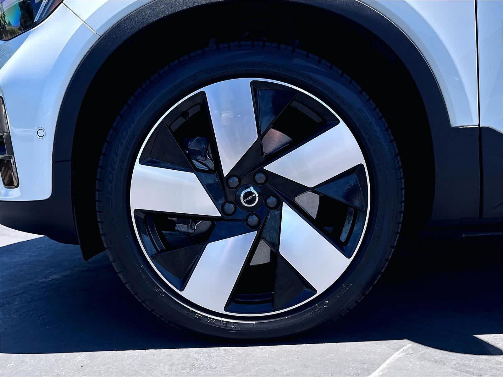 Used 2023 Volvo C40 P8 Recharge Ultimate AWD/4WD image 12
