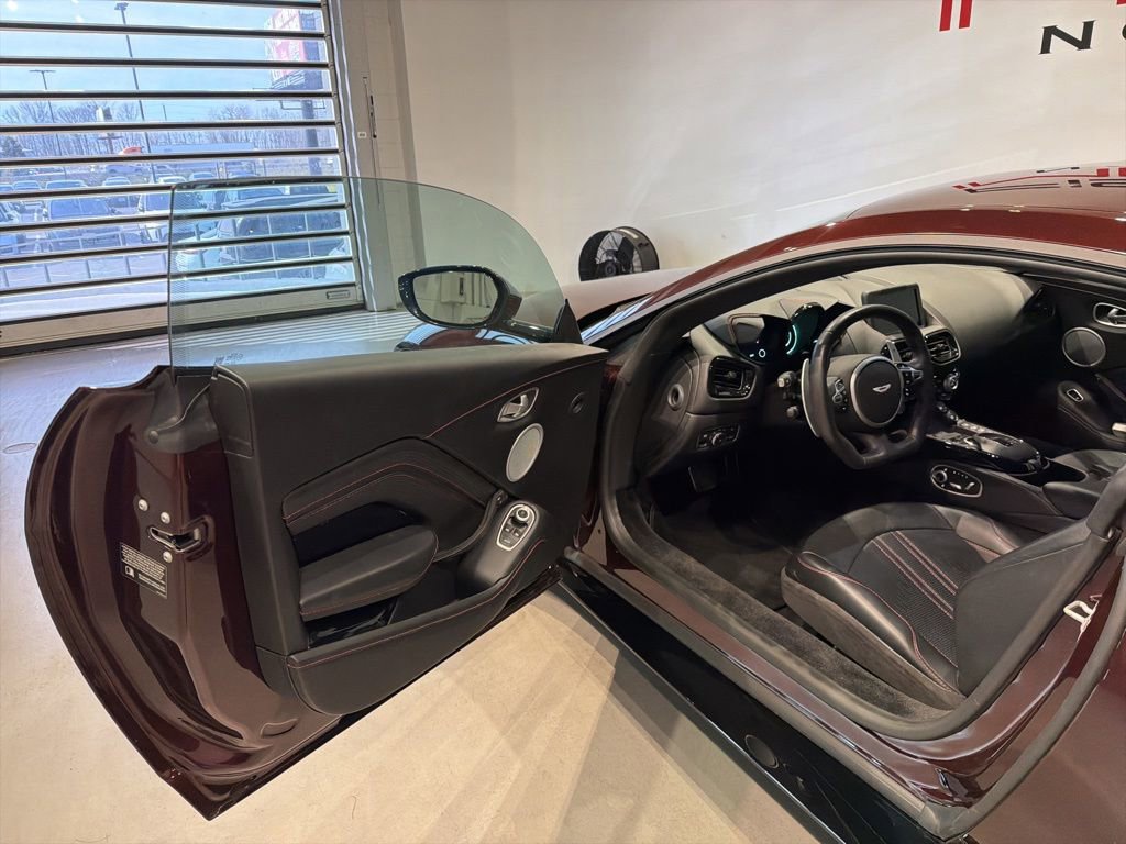 Used 2020 Aston Martin V8 Vantage Coupe image 11