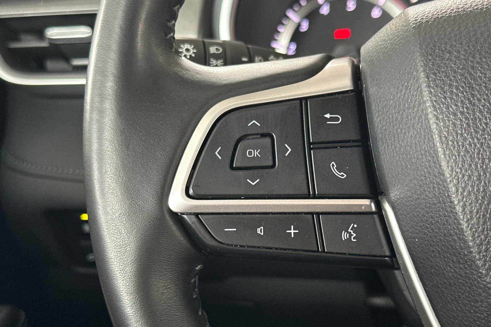 Certified 2024 Toyota Highlander XLE image 29