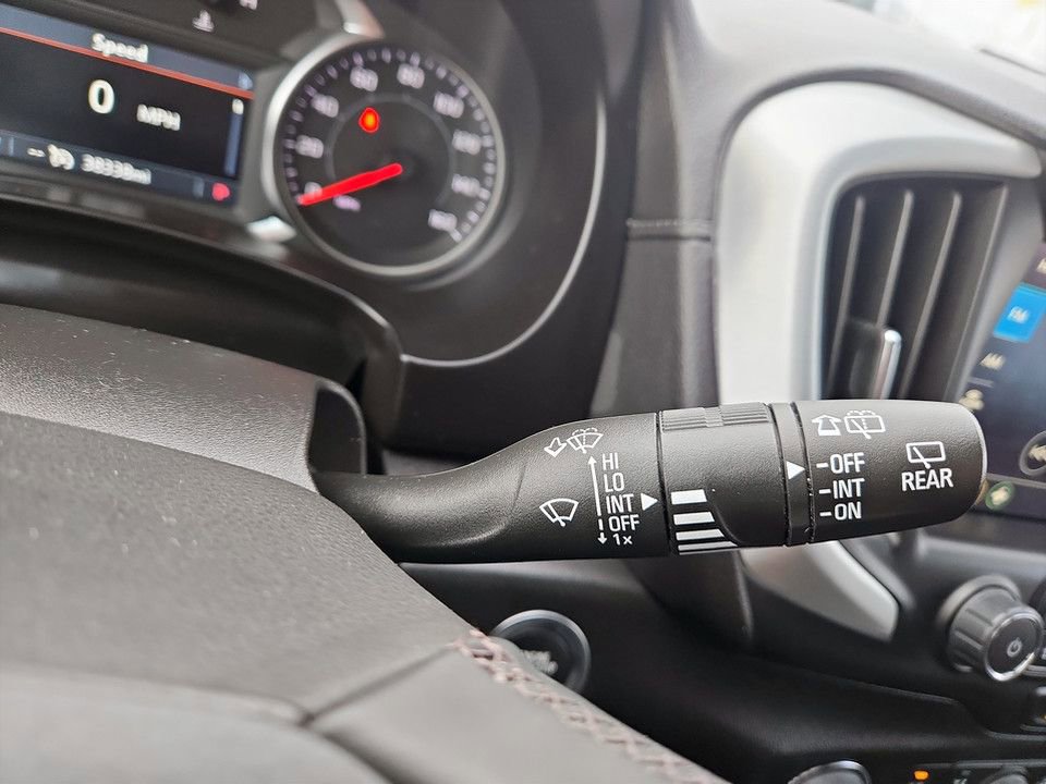 Used 2024 GMC Terrain SLT image 17