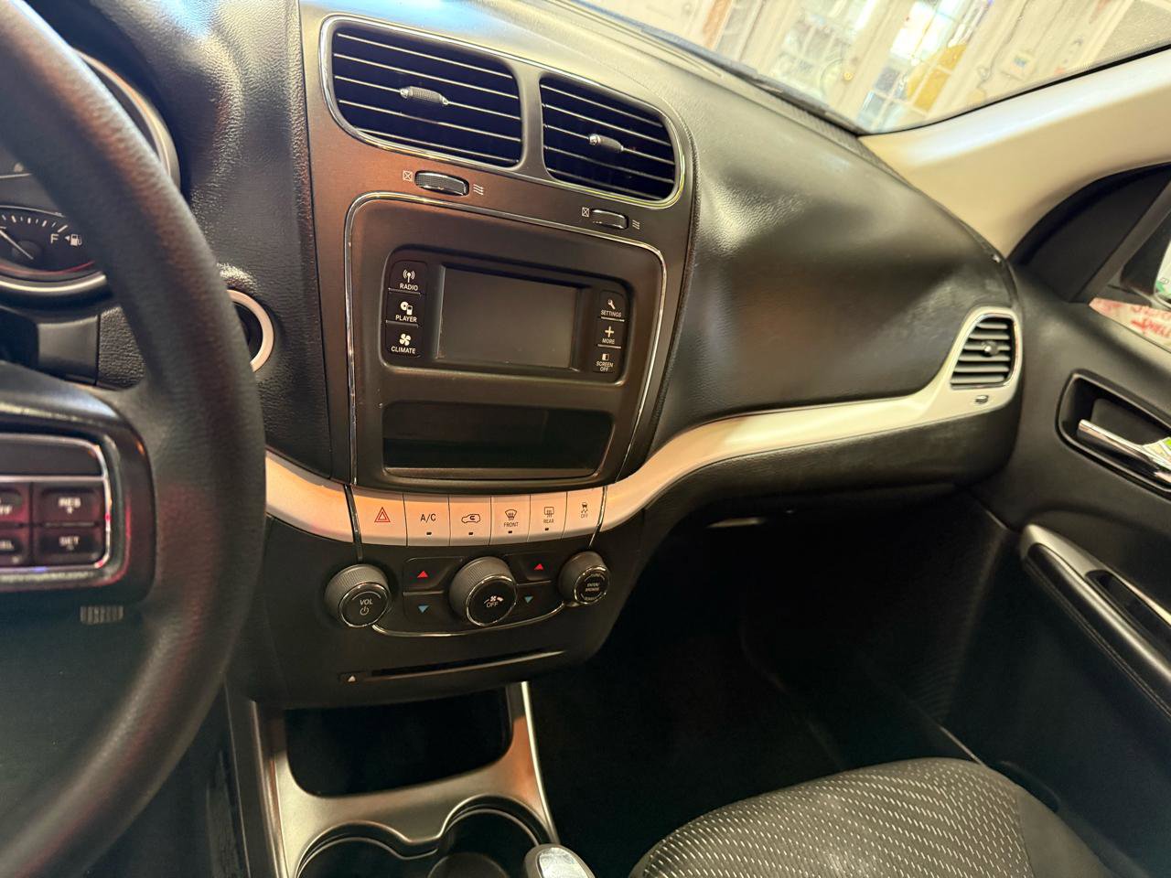 Used 2019 Dodge Journey SE FWD image 14
