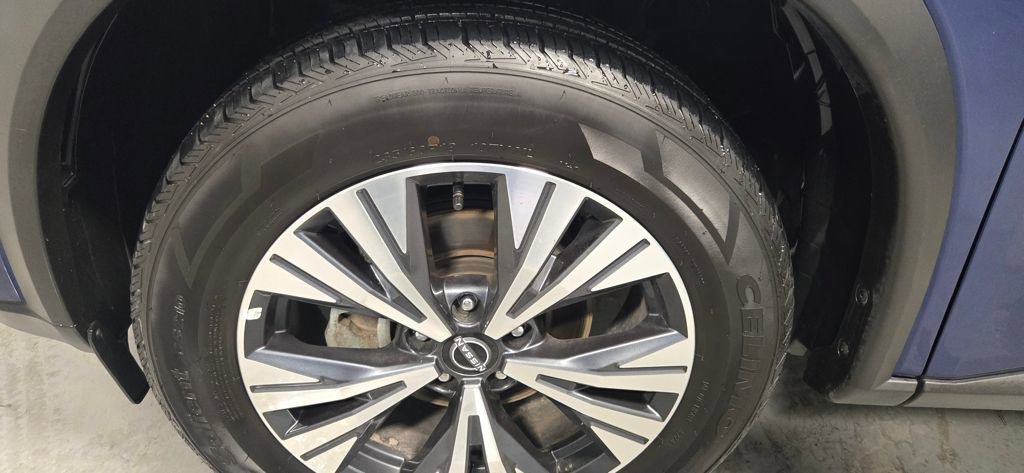 Used 2023 Nissan Rogue SV image 42