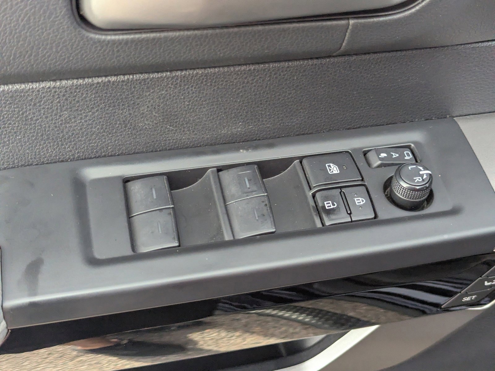 Used 2023 Toyota Tundra Limited image 25