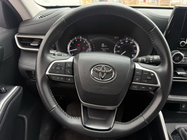 Used 2024 Toyota Highlander LE AWD/4WD image 13