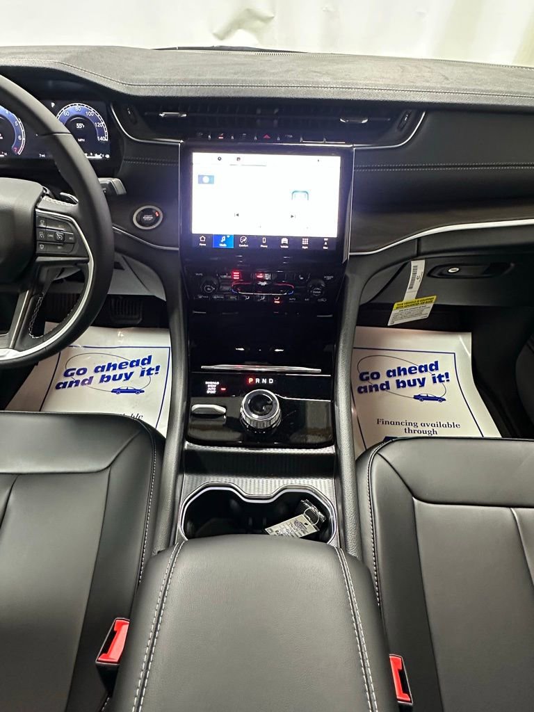 New 2025 Jeep Grand Cherokee Limited image 16