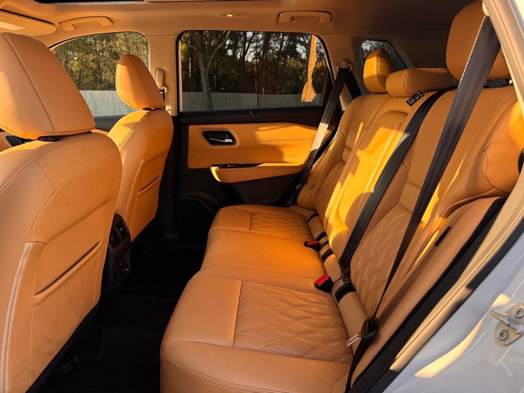 Used 2021 Nissan Rogue Platinum AWD/4WD image 11