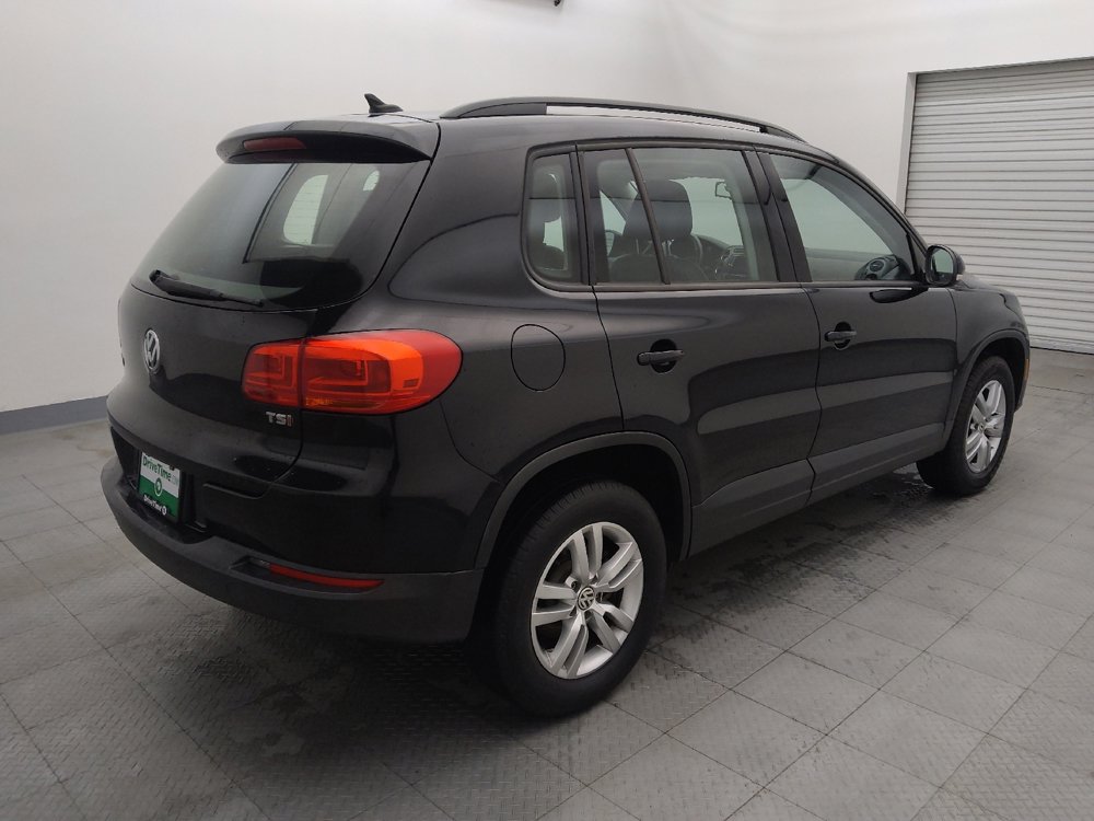Used 2017 Volkswagen Tiguan S image 9
