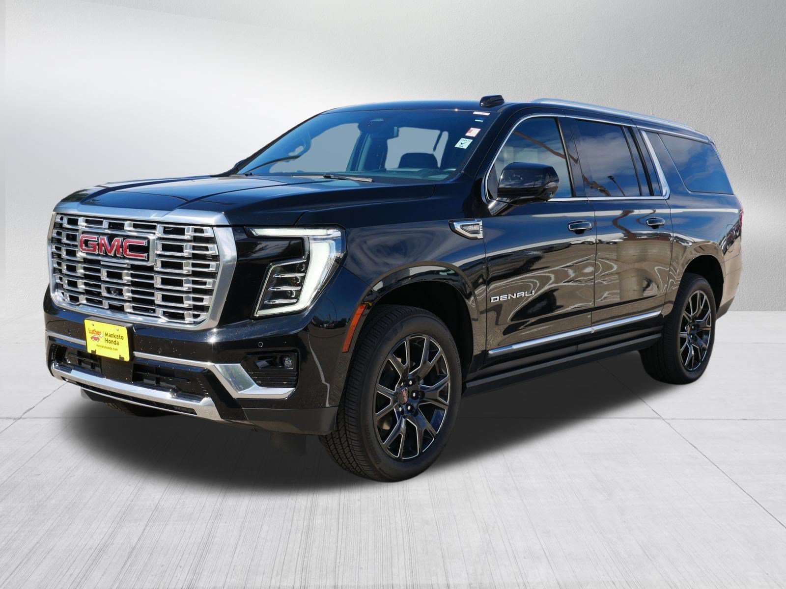 Used 2025 GMC Yukon XL Denali w/ Sun & Power Step Package AWD/4WD image 3