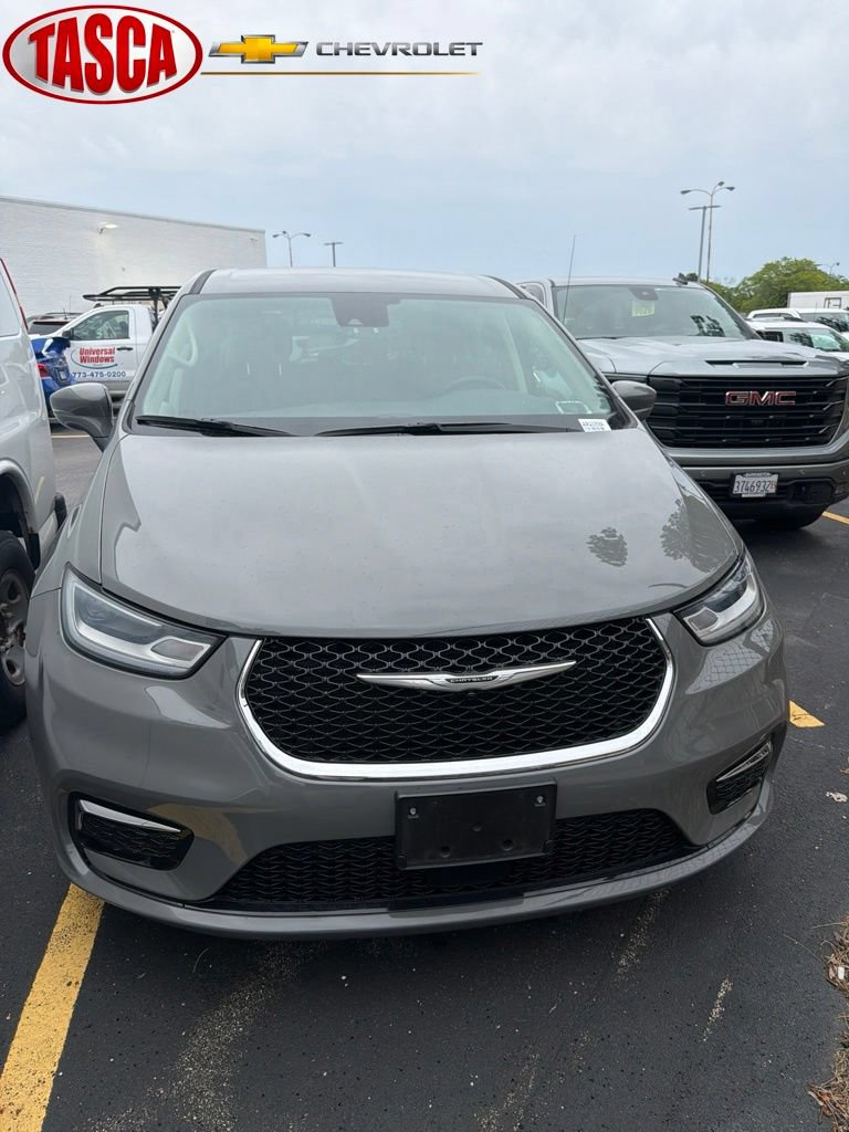 Used 2022 Chrysler Pacifica Touring-L