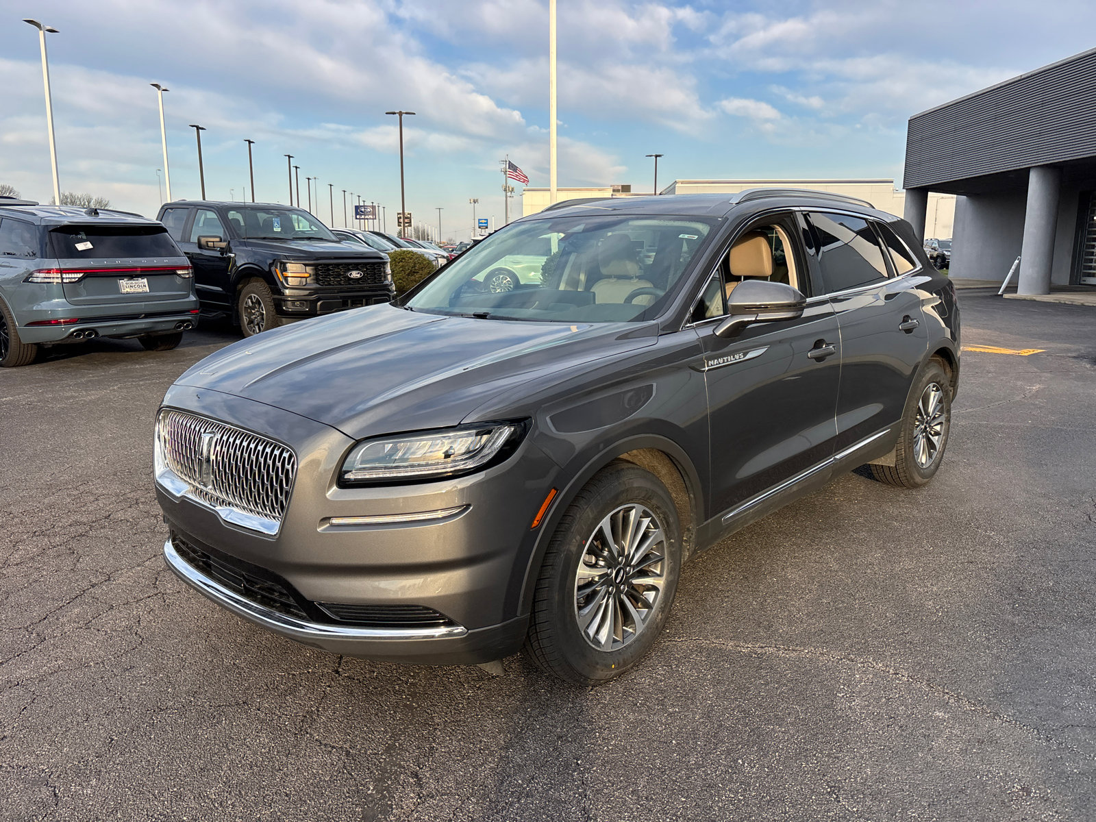 Used 2022 Lincoln Nautilus AWD w/ Premium Package image 3