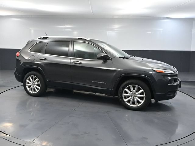 Used 2015 Jeep Cherokee Limited w/ Luxury Group AWD/4WD image 4