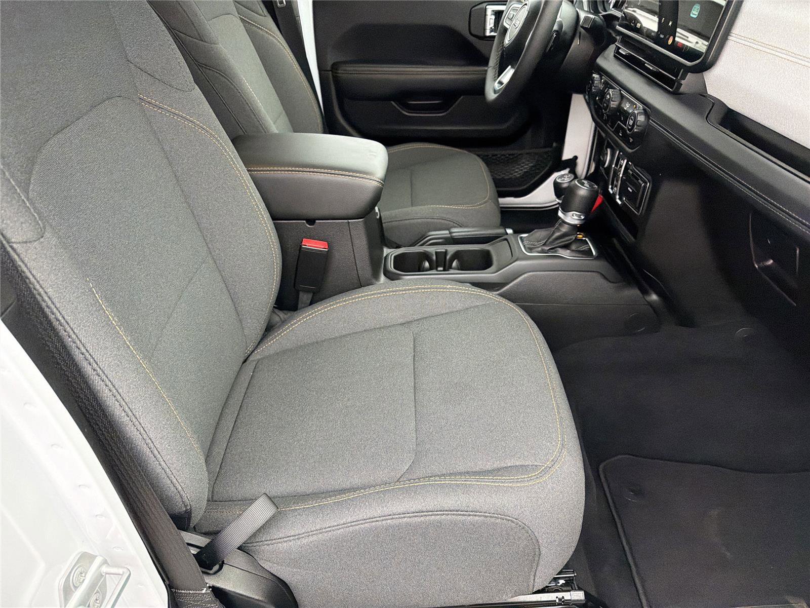 Used 2025 Jeep Wrangler Sahara image 14