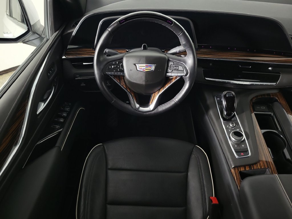 Used 2024 Cadillac Escalade ESV Premium Luxury RWD image 11