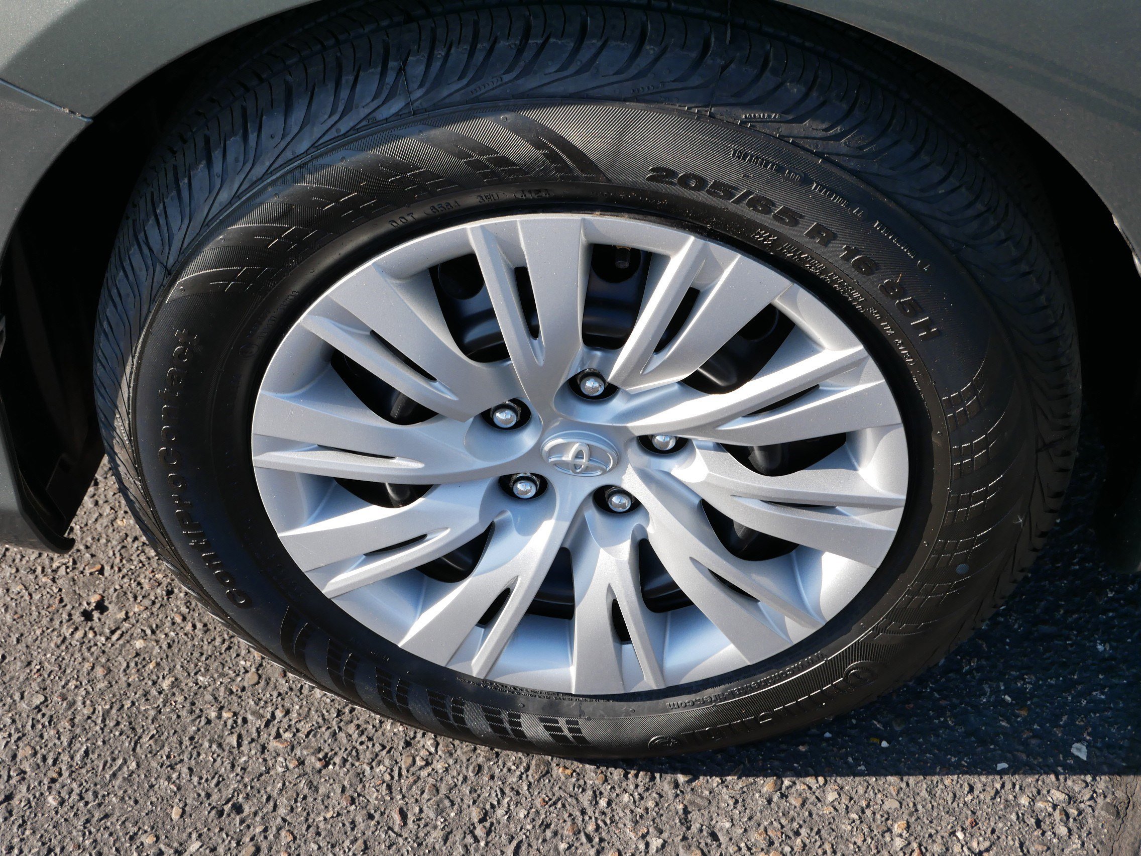 Used 2013 Toyota Camry LE image 15