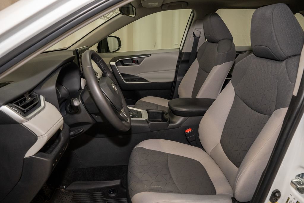 Used 2022 Toyota RAV4 XLE image 12