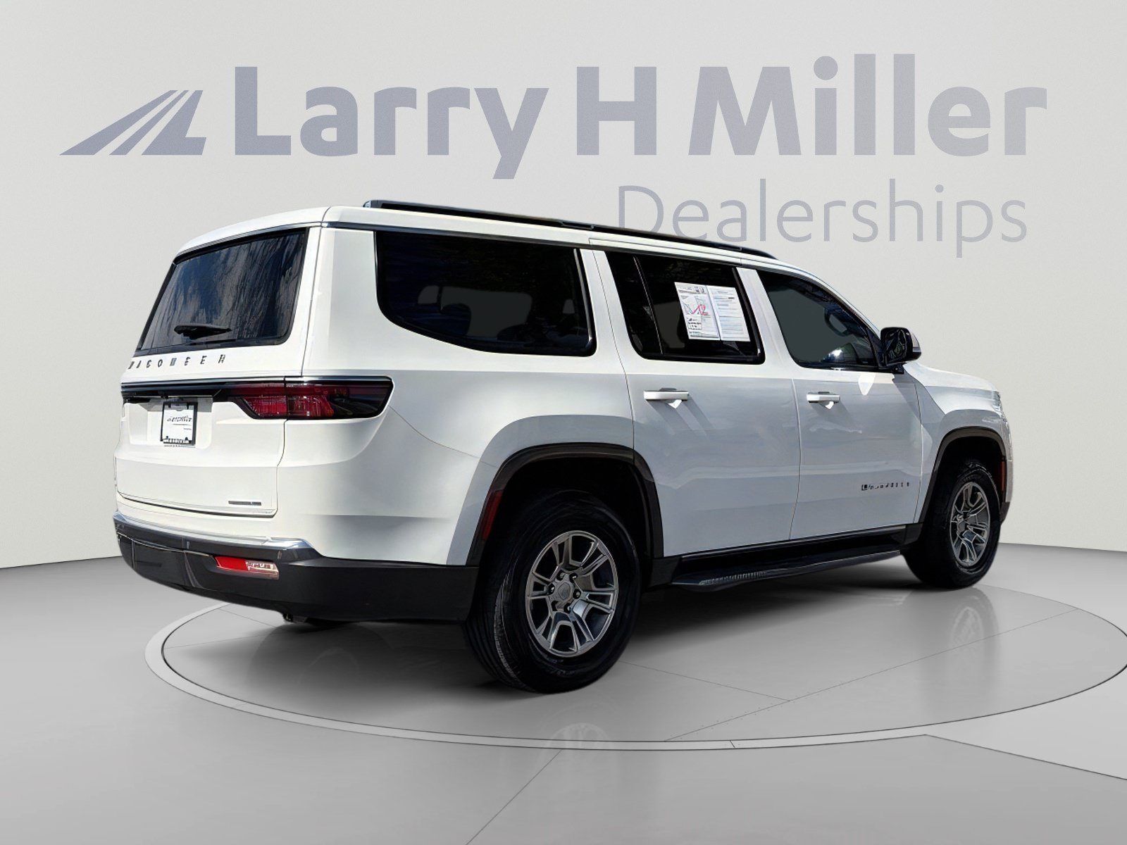 Used 2022 Jeep Wagoneer Series I AWD/4WD image 5