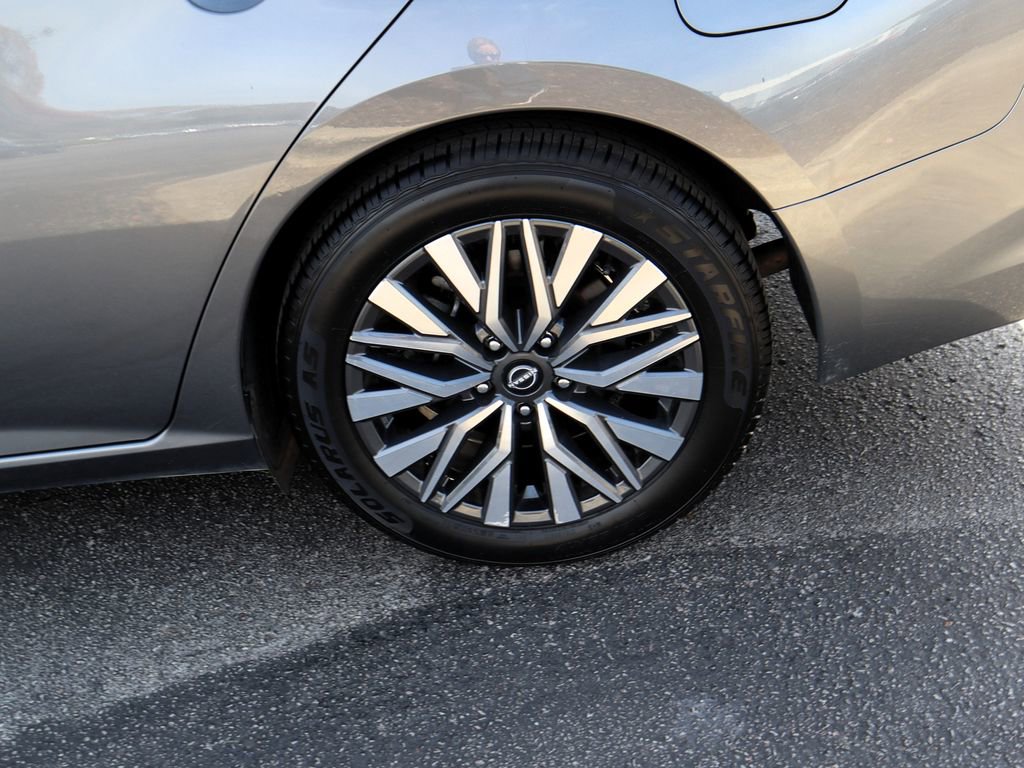 Used 2024 Nissan Altima 2.5 SV image 9