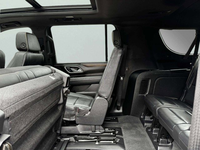 Used 2021 Chevrolet Suburban Premier w/ Premium Package image 38